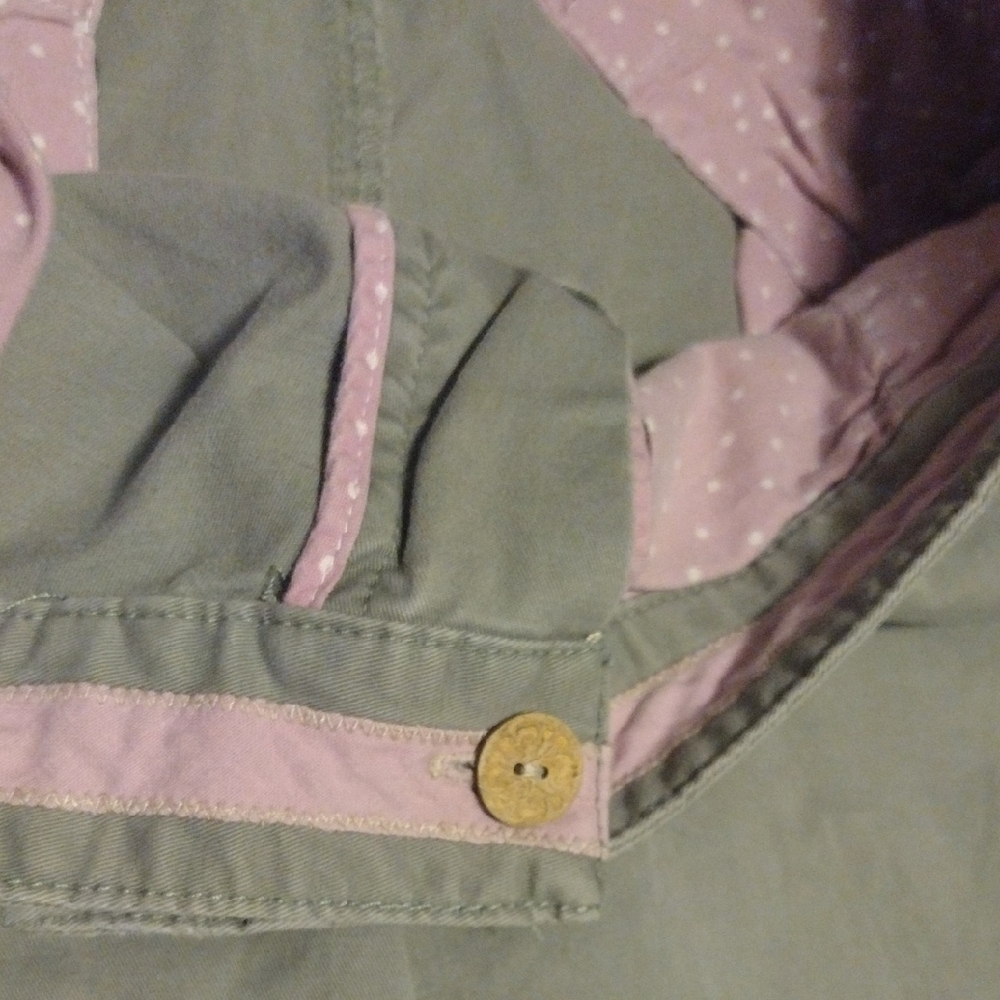 American Eagle Outfitters Women's Light Gray Shorts With Pink Inside Lining​ - Picture 4 of 10